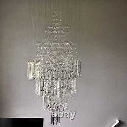 Grande suspension luxueuse moderne en cristal avec 18 lumières et effet de gouttes de pluie.